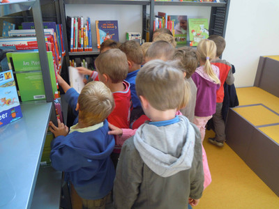 Bibliothek am Rathaus: Kinder herzlich willkommen