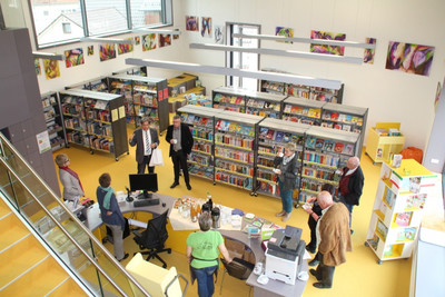 Gemeinderat der Gemeinde Steinheim zu Besuch in der Wäschenbeurener Bibliothek