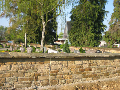 Grabmalüberprüfung auf dem Friedhof